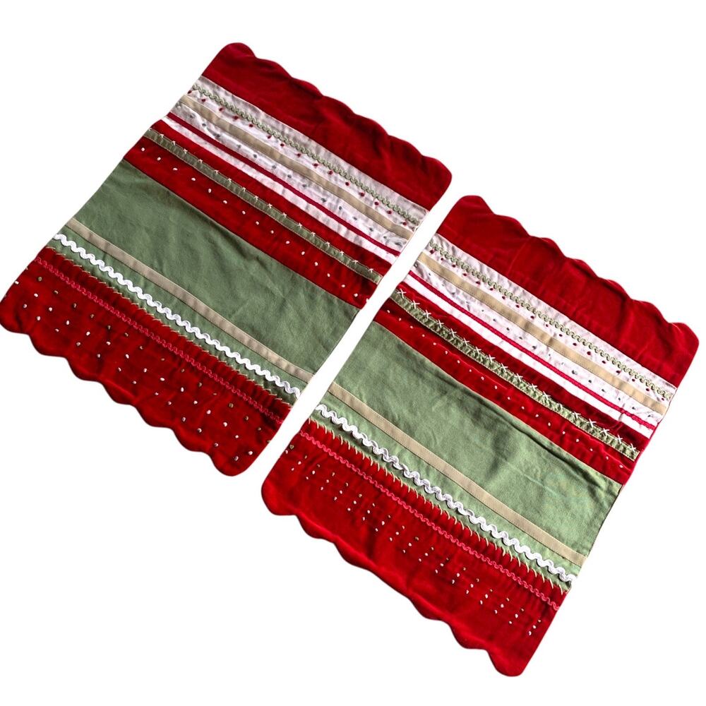 Set of 2 Red Green Velvet Ric Rac Embroidered Placemats Christmas Scalloped Edge